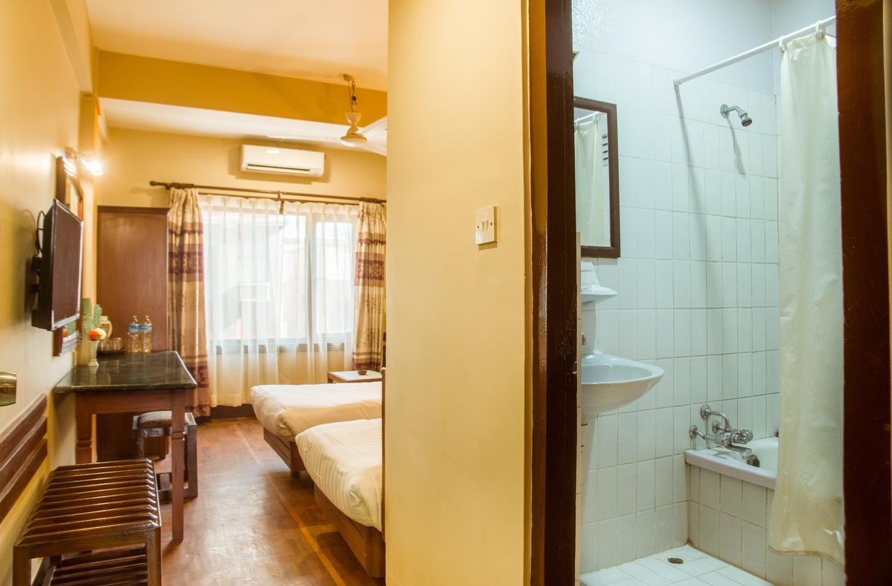 Little Nepal Inn Катманду Экстерьер фото